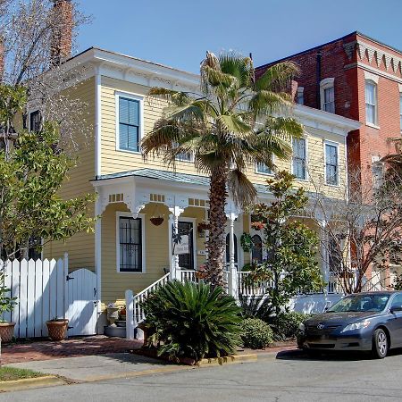 Green Palm Inn Savannah Exterior photo